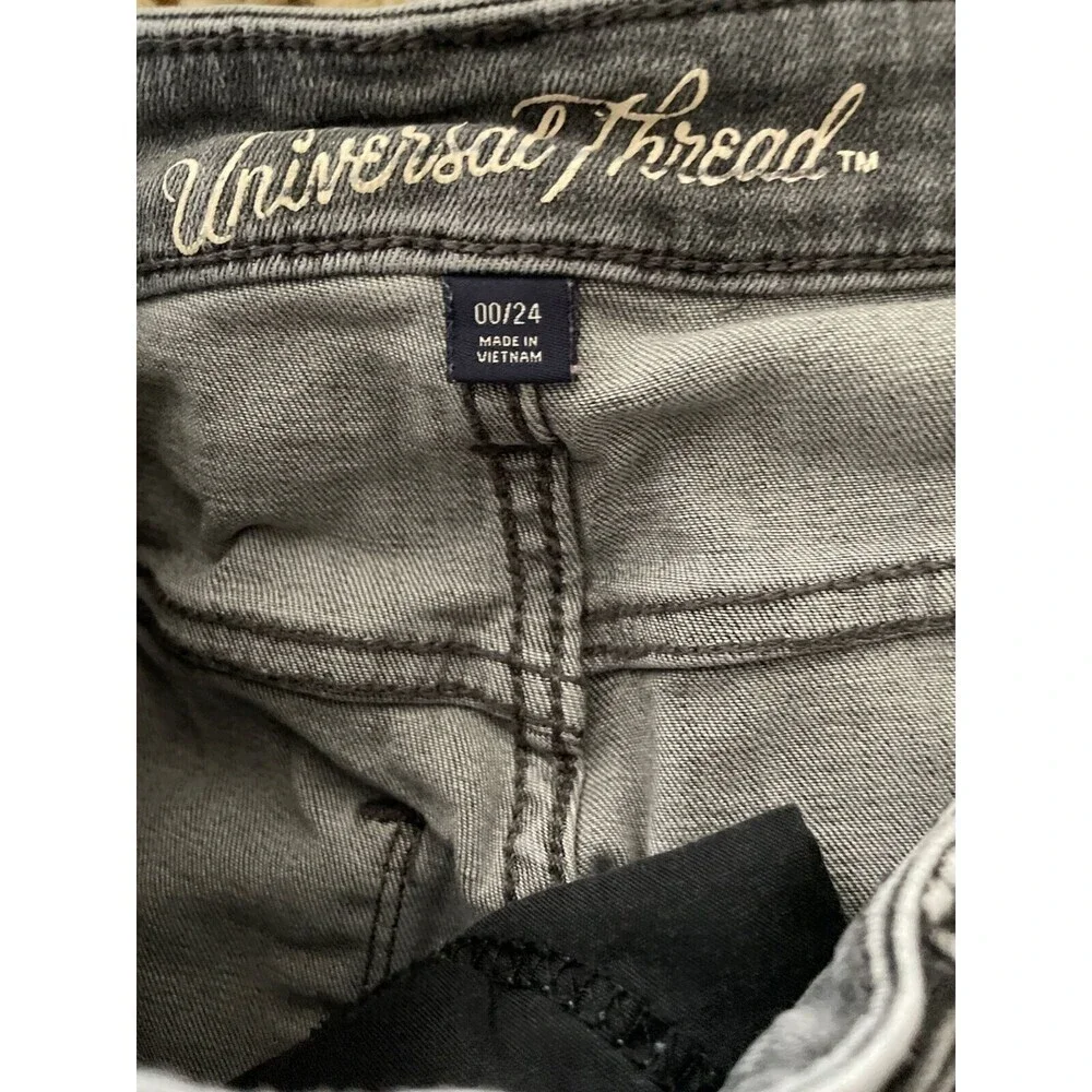 Universal Thread Junior Womens Shorts Size 00 Denim Cut Off‎ Pockets